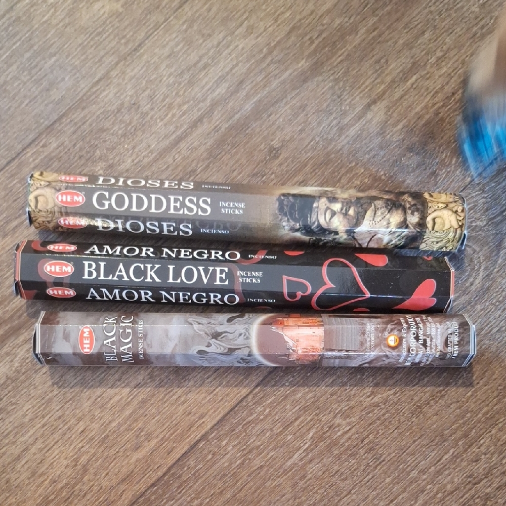 Hem Incense Sticks Set - Black, Red, Brown
